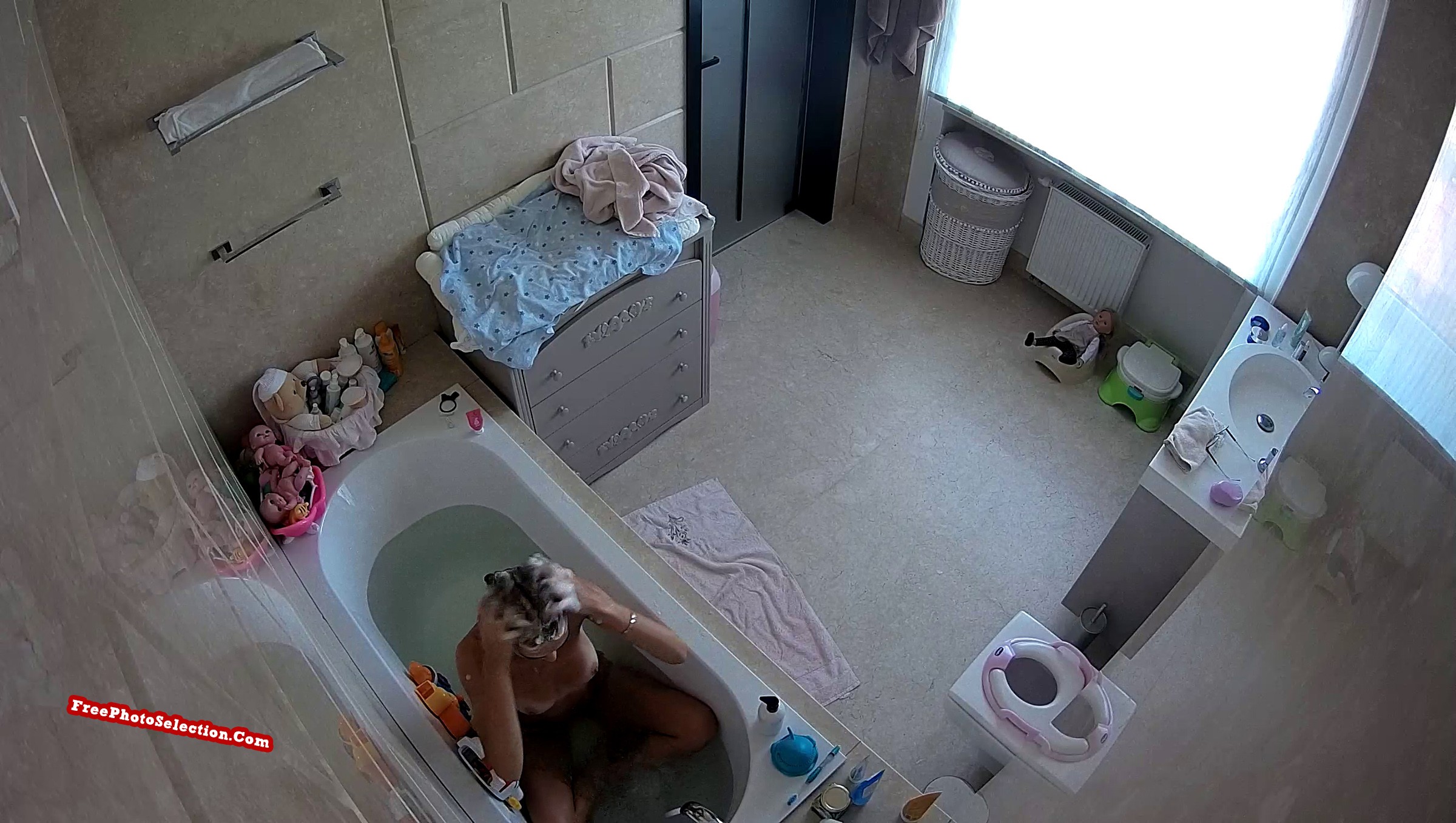 2400px x 1357px - Gorgeous young milf spied in her bathroom with a hidden camera â€“ Voyeur